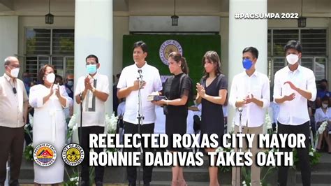 Reelected Roxas City Mayor Ronnie Dadivas takes oath .